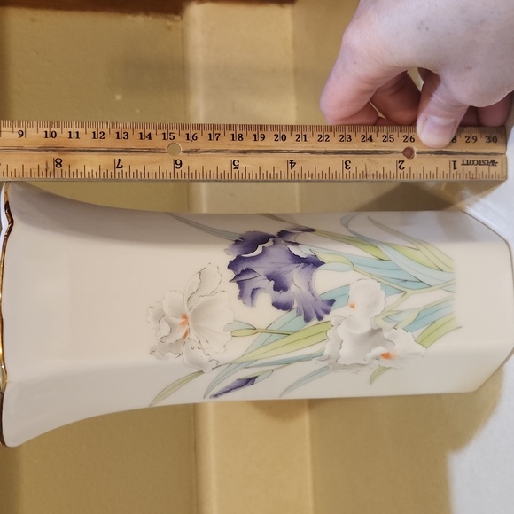 Otagiri Iris Bouquet Ceramic Vase - Picture 4 of 7